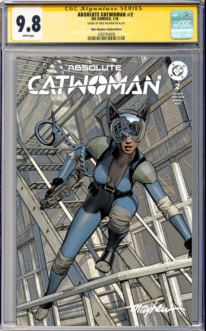 ABSOLUTE CATWOMAN #2 Mike Mayhew Studio Variant Cover A Trade Dress SIGNED CGC Yellow Label Guaranteed 9.8 Graded Slab